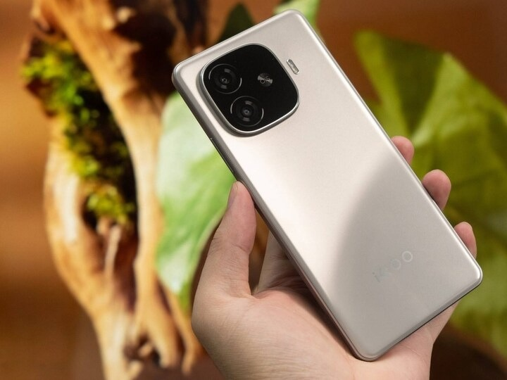 20250411_115235_0000 Iqoo z10 launch:7300mah कि बैटरी और 50MP का dslr कैमरा फोन,आज हुआ लॉन्च देखे कीमत