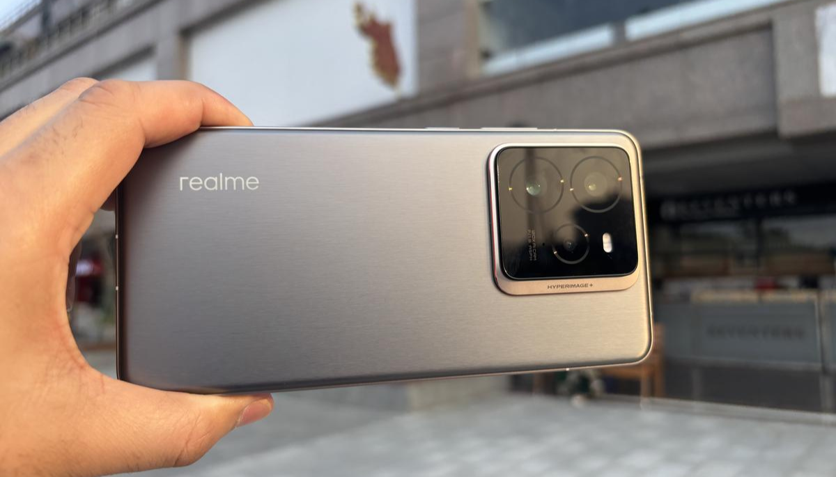 Untitled-design_20250514_192227_0000 Realme GT 7 Launch Date: इस तारीख को लॉन्च होगा,7200 mAh की बैटरी 100W का चार्जर वाला ये फोन